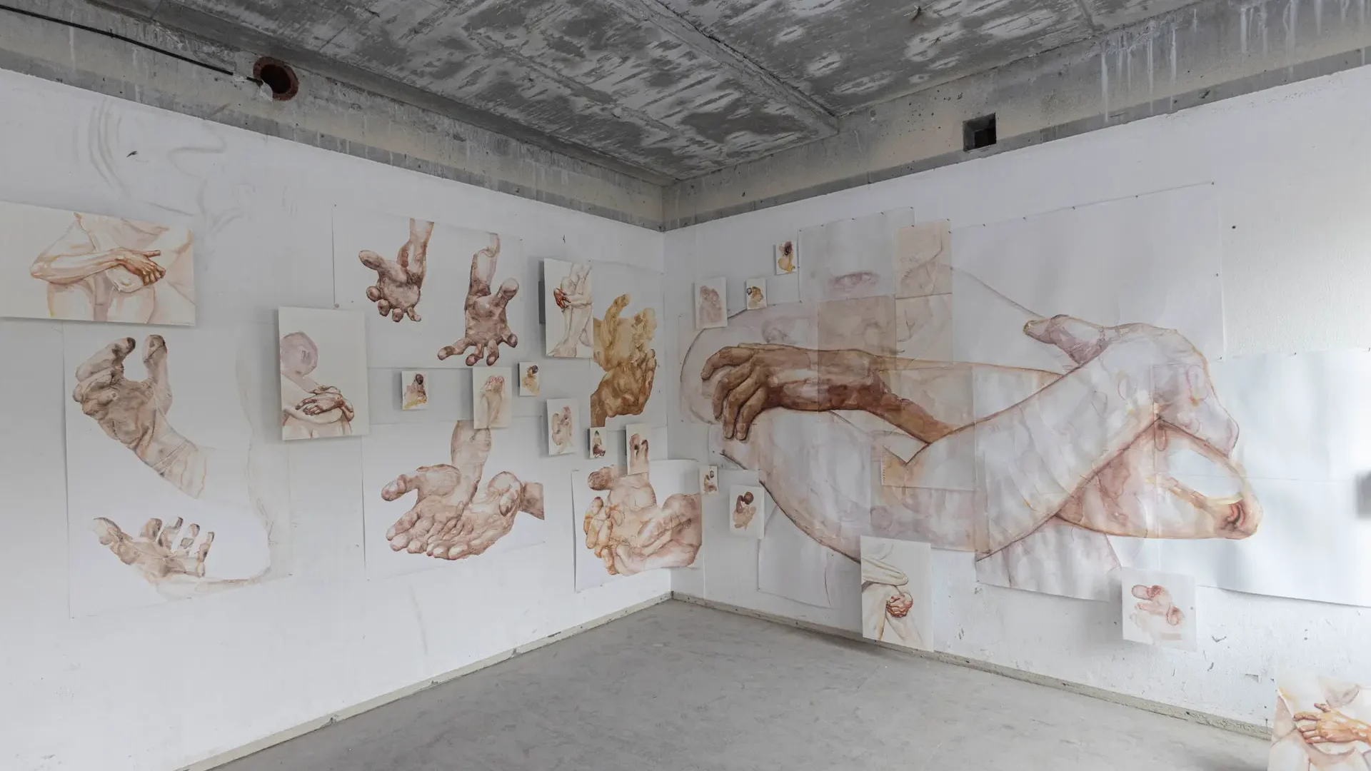 Inner Body #5 (2023)
(formally titled as 'alleviate')
25 drawings, size appr. 800 – 250 cm.
At Big Art, Amsterdam, the Netherlands.
Photo: JW Kaldenbach.